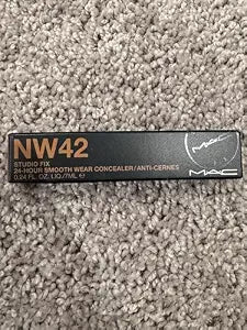 MAC Studio Fix 24-Hour Smooth Wear Concealer NW42