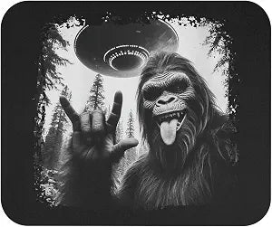 Sasquatch Bigfoot Selfie with UFO Funny Graphic Mouse Pad Humor Work Gifts for Coworker Mousepad Women Men Office Mouse Pads Gift for Him Funny Office Sarcastic Dad Joke Sarcasm Humoristic