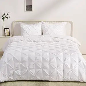 Amazon Basics Soft, Lightweight Down-Alternative Comforter Set, 3-Piece Pinch-Pleat Bedding Set with Piped Edges, Full/Queen Size, Bright White