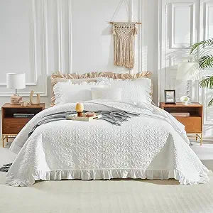Oversized Ruffled Quilt Set 96 * 96in Queen Size Solid Shabby Chic Farmhouse Ruffles 3PC Quilted Bedding Rustic Coverlet & Sets Lightweight Fluffy Summer Bedspread with Shams for Women Men White