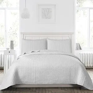 Petrichor White Quilt King Size Bedspread-Pre-Washed Lightweight for All Seasons,Ultra Soft & Breathable Comforter,Machine Washable,3-Piece Set:1Quilt(106" x96���) and 2 Pillow Shams(20"x36")