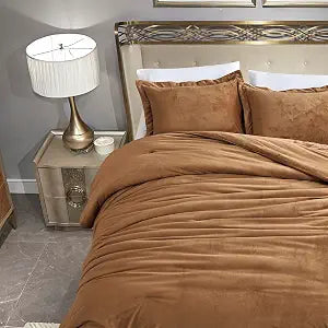 Poly Plush Comforter Set, Poly Plush Fabric for Both Front and Reverse, with Downalternative Fill, 3 Pieces Queen 92"x96", Caramel Gold