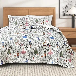 Great Bay Home Twin/Twin XL Quilt Set - 2-Piece Holiday Printed Bedding Set - Soft, Lightweight, Winter Bedspread (Nutcracker)