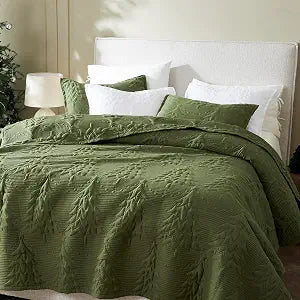WDCOZY Olive Green Christmas Twin Size Quilt Bedding Sets with Pillow Sham, Soft Lightweight Bedspread Coverlet, Thin Comforter Bed Cover, All Season, 2 Pieces, 68x90 inches