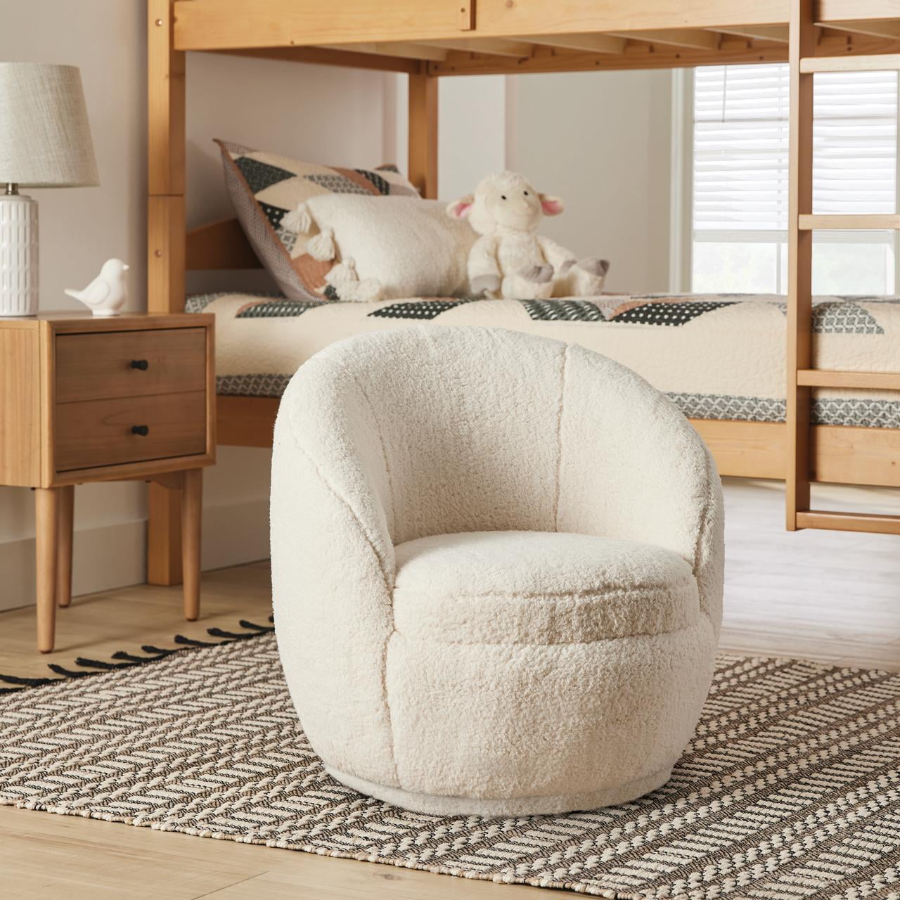 Better Homes & Gardens Mira Silla Giratoria para Niños, Piel Sintética Color Crema