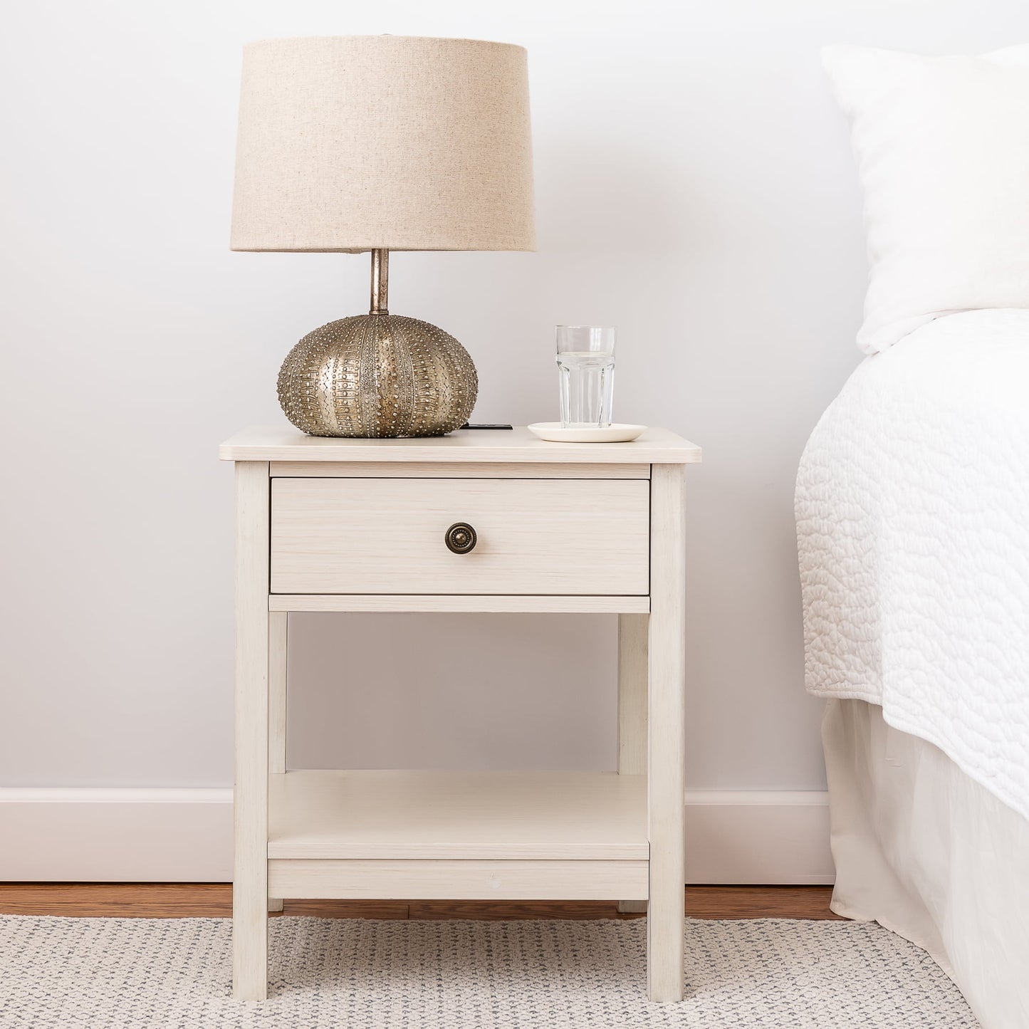 DecorTech Mesa Auxiliar Rectangular Tradicional con Alimentación AC y Puertos de Carga USB, Blanca