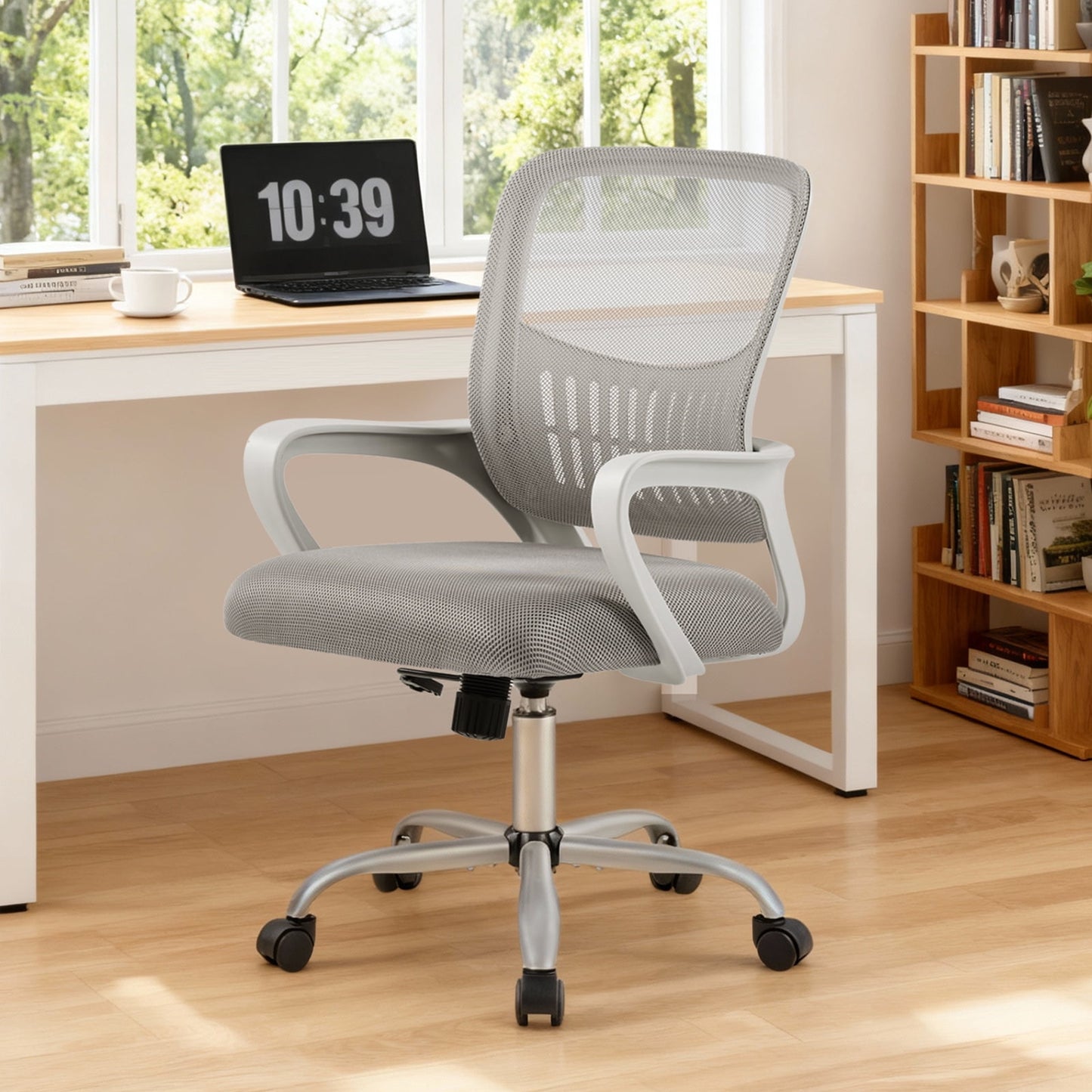 Gianna Silla de Oficina Ergonómica de Malla con Reposabrazos Fijos, Soporte Lumbar y Diseño de Respaldo Medio para Uso en el Hogar y Escritorio con Ruedas de Rodamiento Suave, Gris
