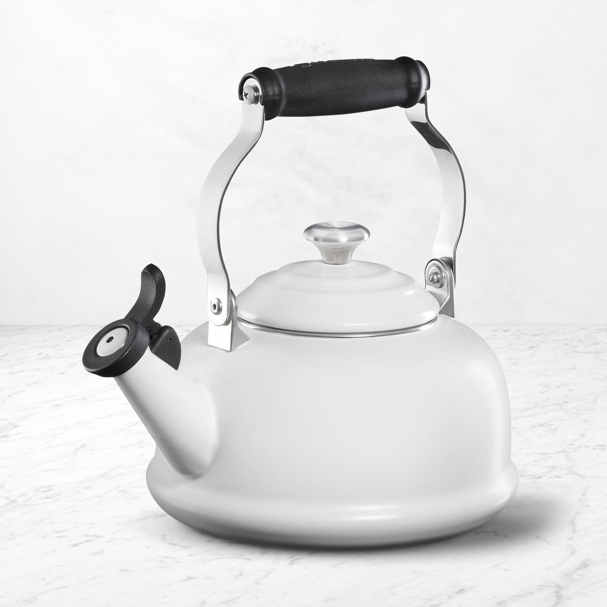 Le Creuset Classic Whistling Tea Kettle,Matte White,