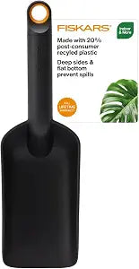 Fiskars Soil Scoop for Potting & Transplanting, 1.5 Cup Capacity, Black
