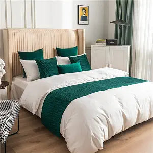 Soft Velvet Bed Runner Decorative Bed End Scarf for Home Hotel Guesthouse, Emerald Green, 240x45cm/ 93.5x17.5in