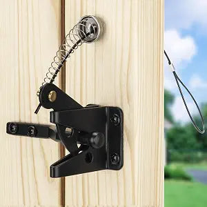 Self Locking Gate Latch with Spring Cable Pull, Black Gravity Lever Door Latch for Wooden Fence Gate, Automatic Gate Hardware Door Lock for Outdoor Secure Pool Garden Shed, 1 Pack