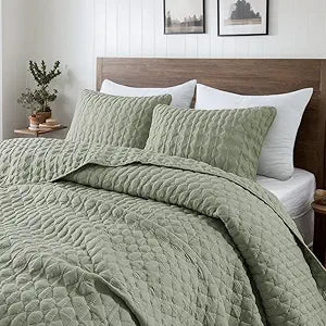 WDCOZY Sage Green Quilt Queen Size Bedding Sets with 2 Pillow Shams, Lightweight Soft Bedspread Coverlet, Quilted Blanket Thin Comforter Bed Cover, All Season Spring Summer, 3 Pieces, 90x90 inches