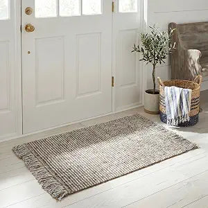 SAFAVIEH Natural Fiber Collection Accent Rug - 2' x 3', Silver & Natural, Handmade Woven Fringe Jute, Ideal for High Traffic Areas in Entryway, Living Room, Bedroom (NF826G)