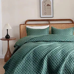 DOWNCOOL Green King Quilt Bedding Set, 3 Pieces Soft Lightweight Bedspread Coverlet, Ultrasonic Microfiber Quilt Set, All Season King Size Quilt(106"x96") & 2 Pillow Shams(20"x36"+2")