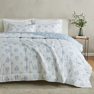 Great Bay Home Twin Reversible Comforter Set | Down Alternative Blue Floral 2 Piece Comforter Sets | All Season Bedding, Bedroom Decor for Women and Men (Twin/Twin XL, White Blue Floral Print)