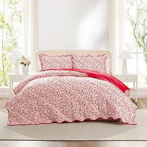 Hallmark - Queen Quilt Set, Ultra-Soft Bedding with a Lightweight & Breathable Feel, 3-Piece Bed Set with Matching Pillowcases, Valentine's Day Decor (Heart Strings)