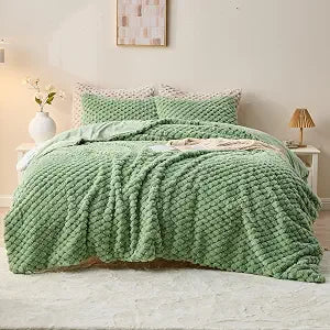 Simple&Opulence Fluffy Faux Fur Comforter Set, Plush Fuzzy Minky Bedding Set, 3 Pieces Warm Soft Comforter Bedding Set for Winter - 1 Shaggy Comforter with 2 Pillow Shams(Queen, Grid - Green)