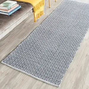 SAFAVIEH Montauk Collection Accent Rug - 2'6" x 4', Ivory & Navy, Handmade Cotton, Ideal for High Traffic Areas in Entryway, Living Room, Bedroom (MTK717H)