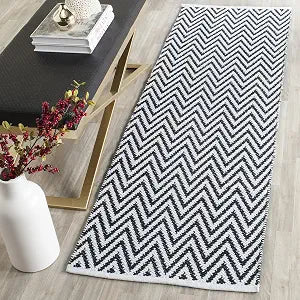 SAFAVIEH Montauk Collection Runner Rug - 2'3" x 7', Black & Ivory, Handmade Chevron Cotton, Ideal for High Traffic Areas in Living Room, Bedroom (MTK812D)