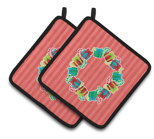 Caroline's Treasures Christmas Wreath Presents Pair of Pot Holders