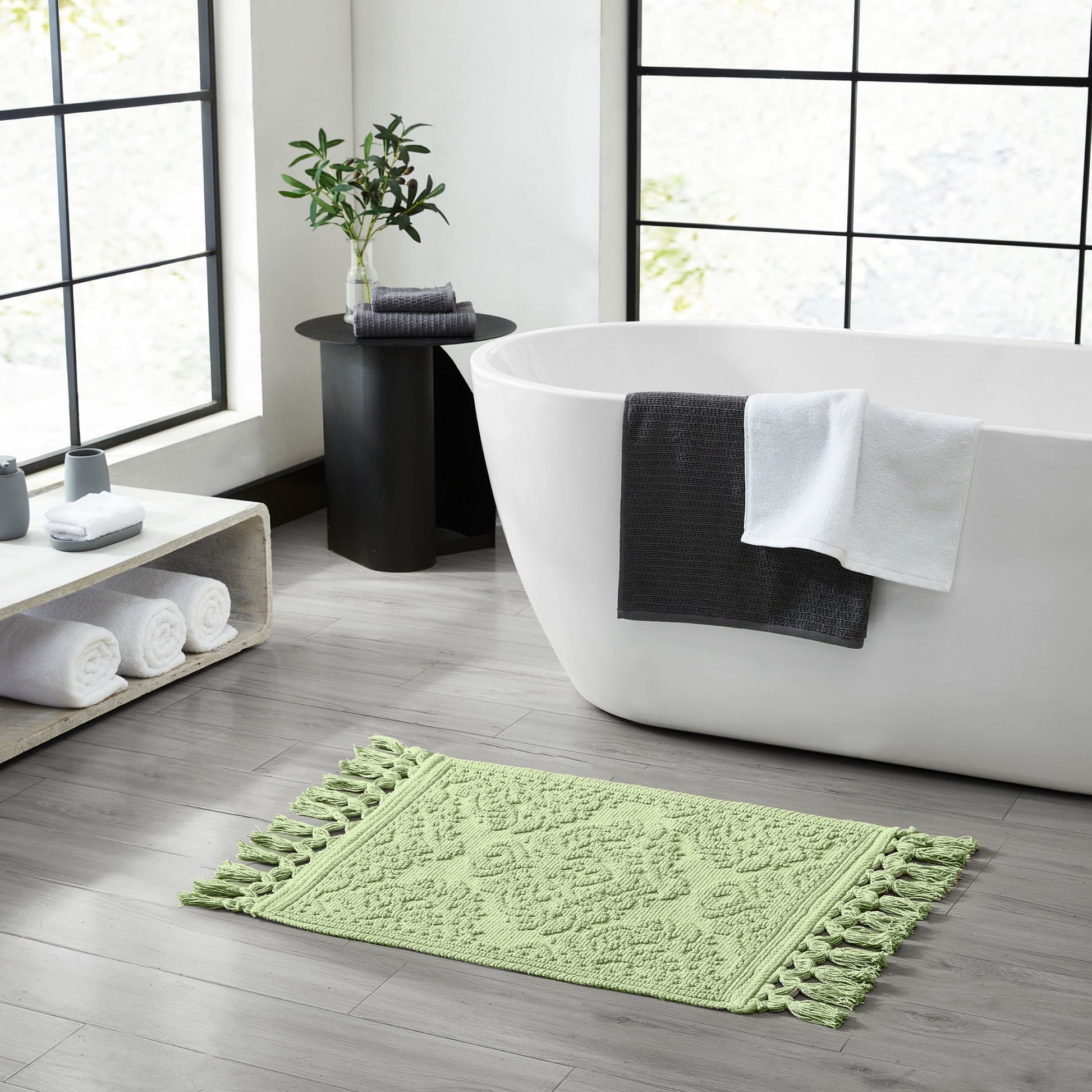 Jean Pierre Ricardo Cotton Fringe 27 x 45 in. Bath Rug, Black