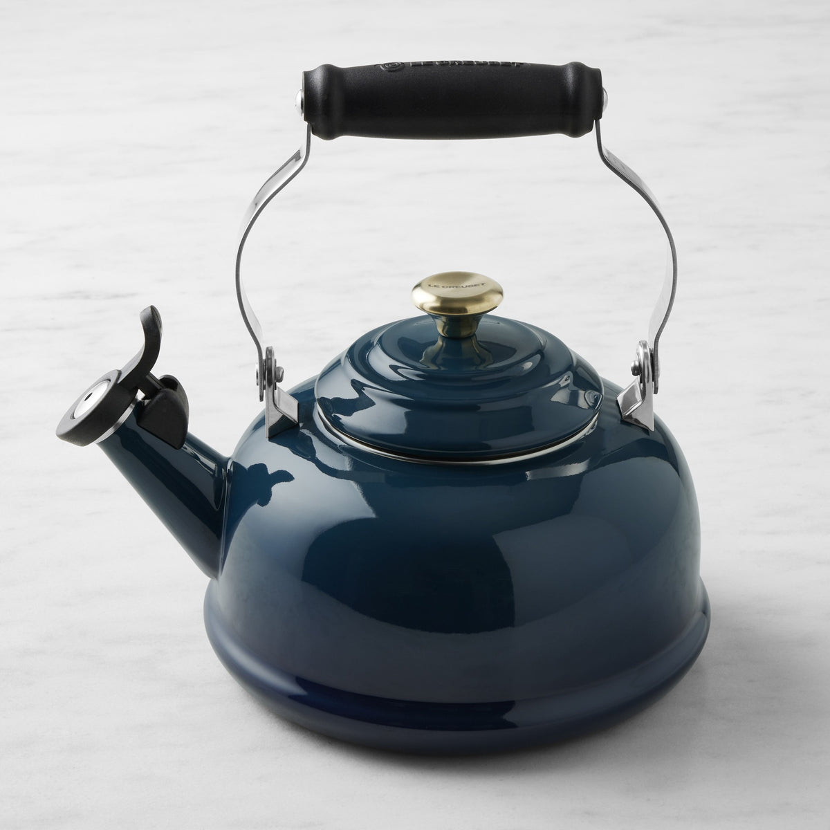 Le Creuset Classic Whistling Tea Kettle,Agave,